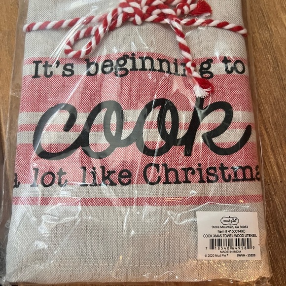 NWT Mud Pie  “it’s beginning to cook a lot like Christmas” tea towel & spoon - Picture 3 of 7